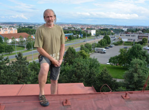 Předseda SVJ Komenského 20 Vilém Ryšavý zaslal radě námitky proti vzniku bytovky na úkor parku. Předseda SVJ Komenského 20 Vilém Ryšavý zaslal radě námitky proti vzniku bytovky na úkor parku.